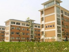 职高报了名可以不去吗？